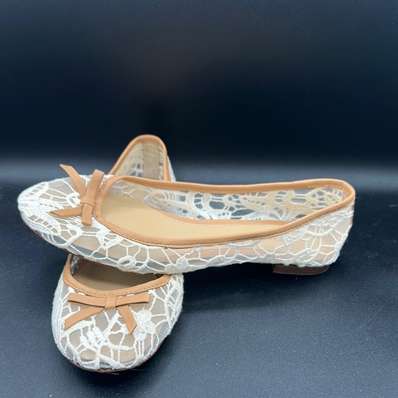 ANTONIO MELANI Shoes - Antonio Melani Cream and Tan Lace & leather Flats with Floral Design size 8.5
